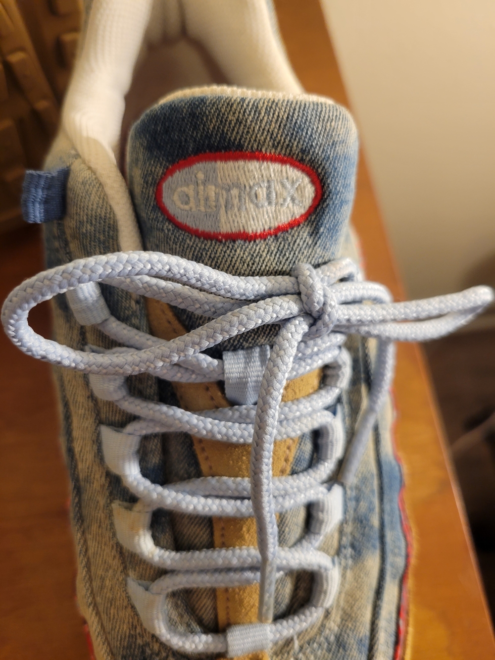 Airmax 97 Big girls Denim Lace-Up Sneakers in Light Blue. Size 7y